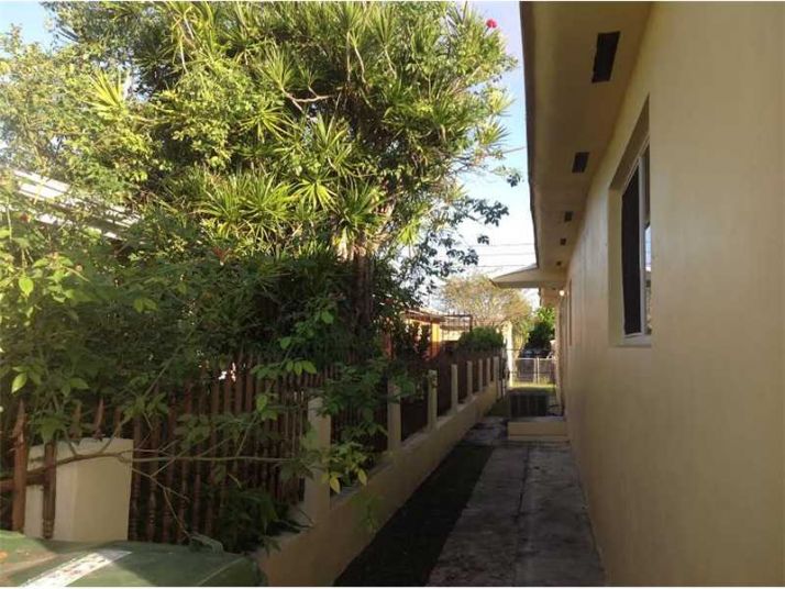 415 W 15 ST, Hialeah, FL 33010