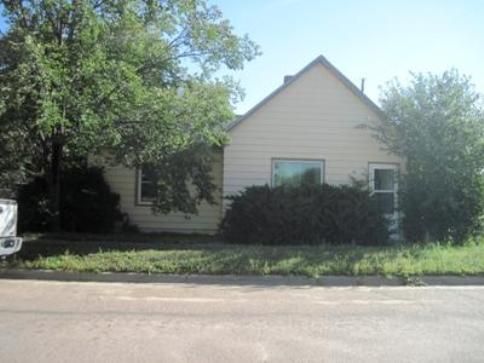 201 E 3rd St, Oakley, KS 67748
