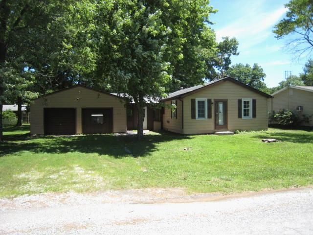 2112 N 4th St, Mascoutah, IL 62258