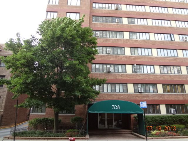 708 W Bittersweet Pl Apt 701, Chicago, IL 60613