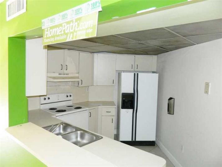 9725 FONTAINEBLEAU BL # A106, Miami, FL 33172