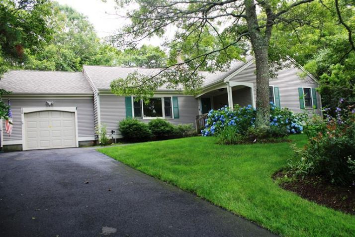 100 Saddler Ln, West Barnstable, MA 02668