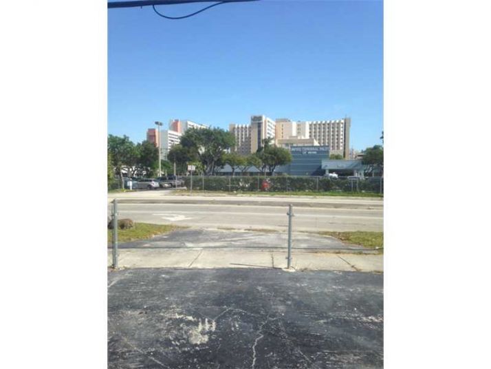 1428 NW 14 AV, Miami, FL 33125