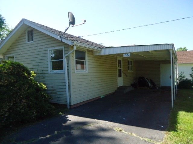 1004 E Ruth St, Benton, IL 62812