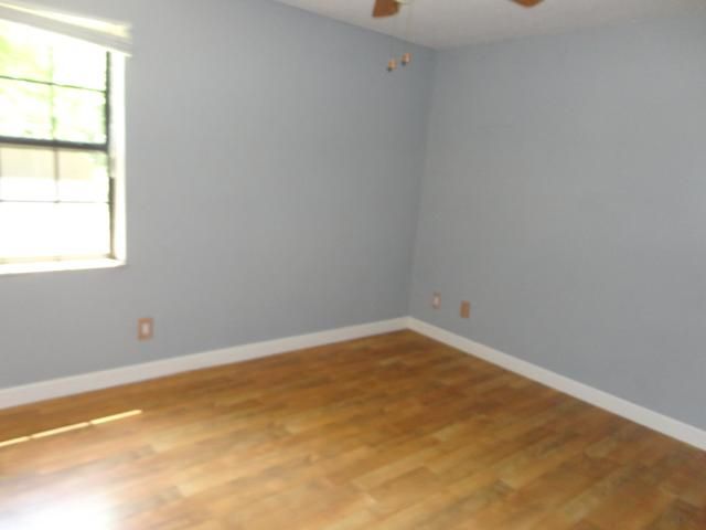 915 Whitecotton Dr, Carterville, IL 62918