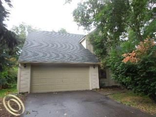 2407 Avondale St W, Keego Harbor, MI 48320