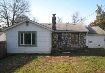 525 N Tennessee Ave, Carterville, MO 64835