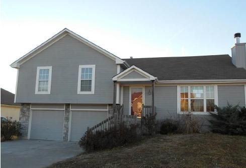 1914 N 156th St, Basehor, KS 66007