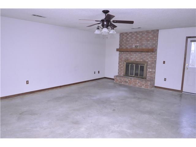 2000 Glen St, Springdale, AR 72762