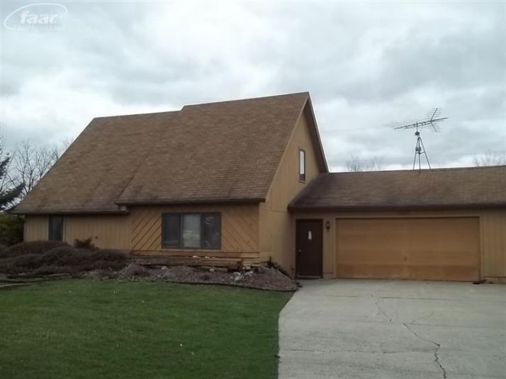 14200 Byron Rd, Byron, MI 48418