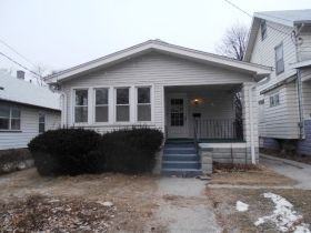 1213 E Gift Ave, Peoria, IL 61603