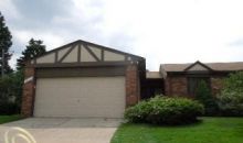 29471 Red Oak Dr Warren, MI 48092