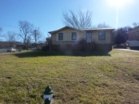 2656 Combs Dr, Nashville, TN 37207