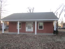 312 S Main St, Cardwell, MO 63829