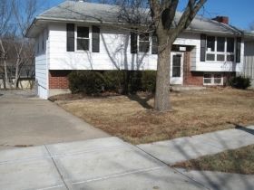 6924 NW Belvidere Pkwy, Kansas City, MO 64152