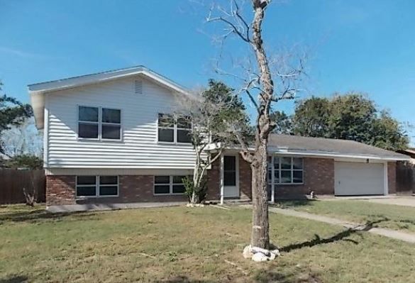 1003 Huisache Dr, Refugio, TX 78377