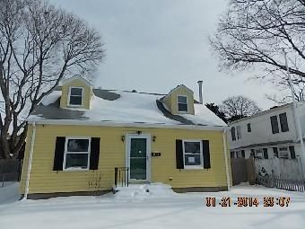 33 Grand Ave, Pawtucket, RI 02861