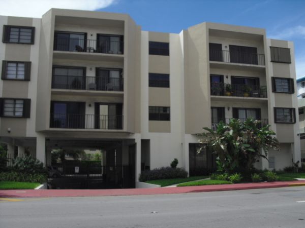 9124 Collins Av., Miami Beach, FL 33154