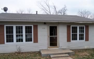 221 S Lynn Street, Mountain Grove, MO 65711