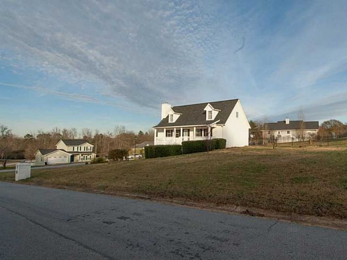 113 River Ridge Drive, Carrollton, GA 30117