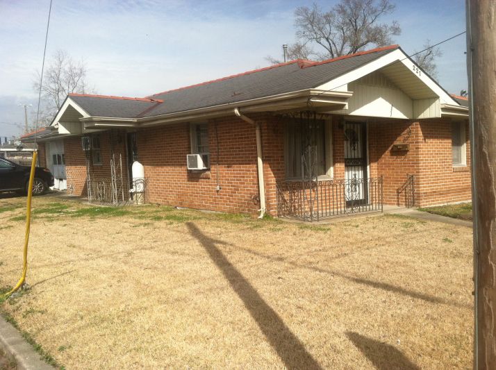 221 9th St, Gretna, LA 70053