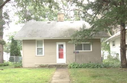 922 Center Pt Rd NE, Cedar Rapids, IA 52402