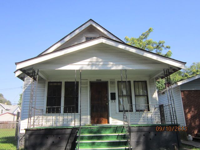 17474 Lumpkin Ave, Hamtramck, MI 48212