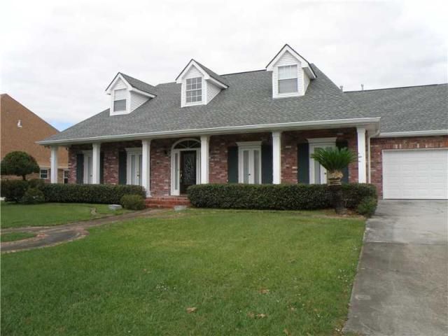 1313 Lake Louise Dr, Gretna, LA 70056