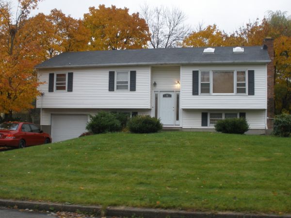 25 Scott Dr, Wappingers Falls, NY 12590