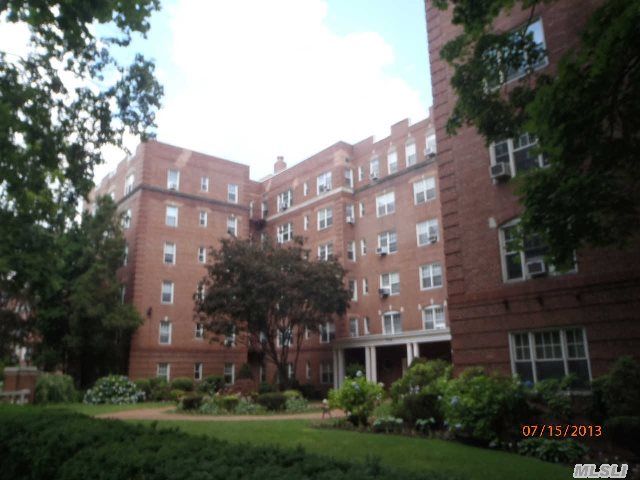 7735 113th St Apt 3e, Forest Hills, NY 11375