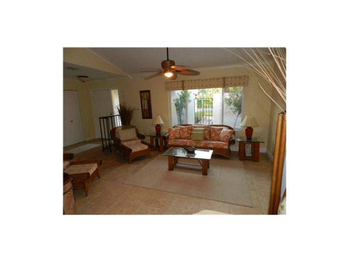 560 VILLAGE LAKE DR # 560, Fort Lauderdale, FL 33326