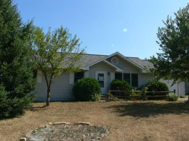 1526 Hillside Ct, New Richmond, WI 54017