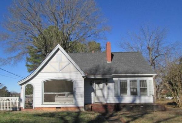52 Maple St, Badin, NC 28009