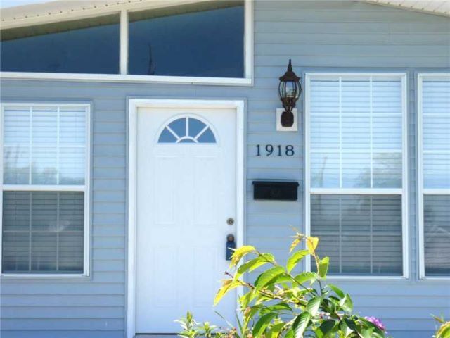 1918 Cedarwood Ave, Gretna, LA 70056