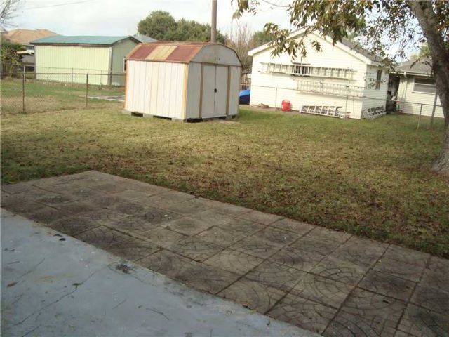 2141 Daniels Rd, Gretna, LA 70056