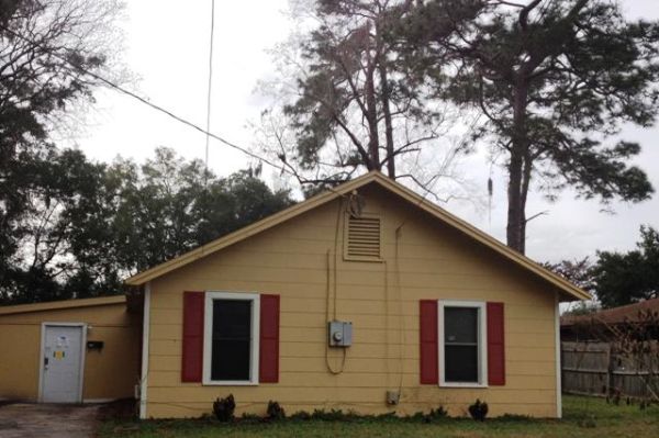 1860 Memory Ln, Jacksonville, FL 32210