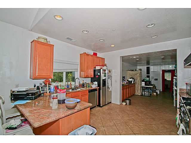1315 Tower Dr, Vista, CA 92083