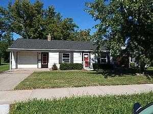 442 W 19th Ave, Oshkosh, WI 54902