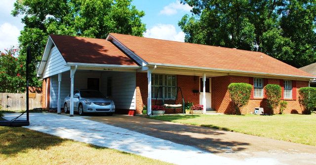 911 N ROSELAWN CR, West Memphis, AR 72301