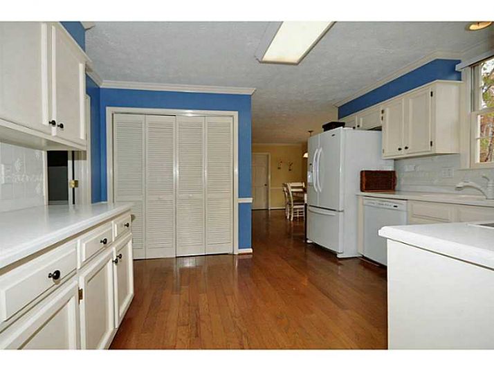 9555 River Lake Drive, Roswell, GA 30075