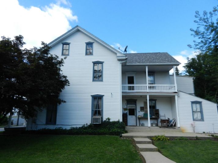 15 E MAIN STREET, Brownstown, PA 17508