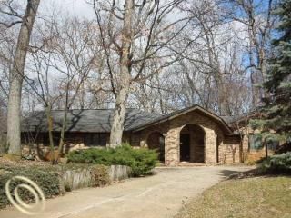4995 Arrowhead, West Bloomfield, MI 48323