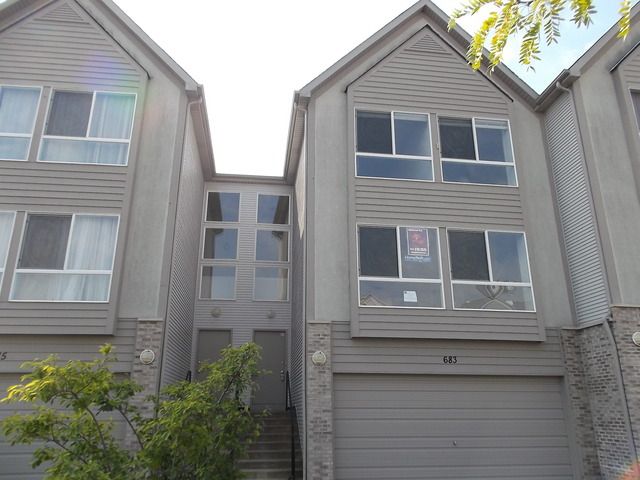 683 Diamond Pointe Dr, Mundelein, IL 60060