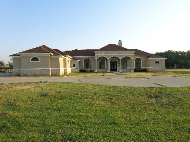 2028 Willow Bend Dr, Red Oak, TX 75154
