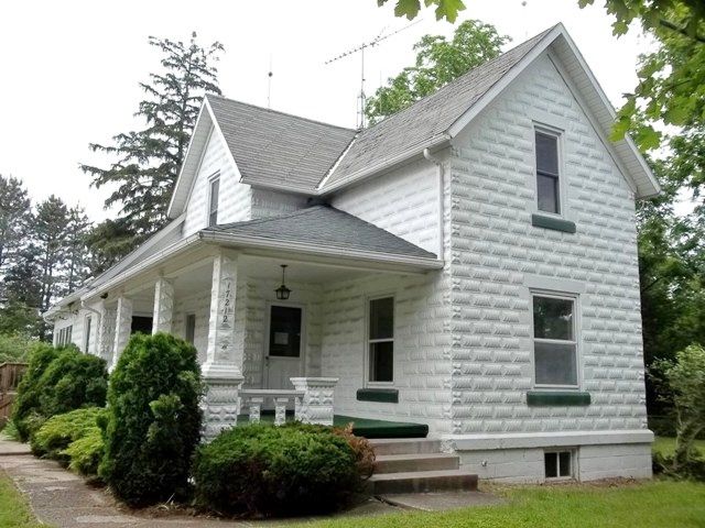 17212 Sharon Rd, Chesaning, MI 48616