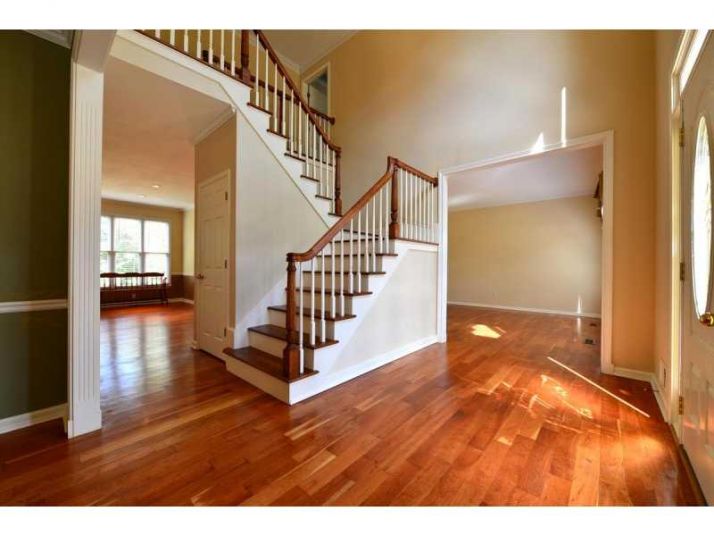 812 Hillcrest Lane, Woodstock, GA 30189