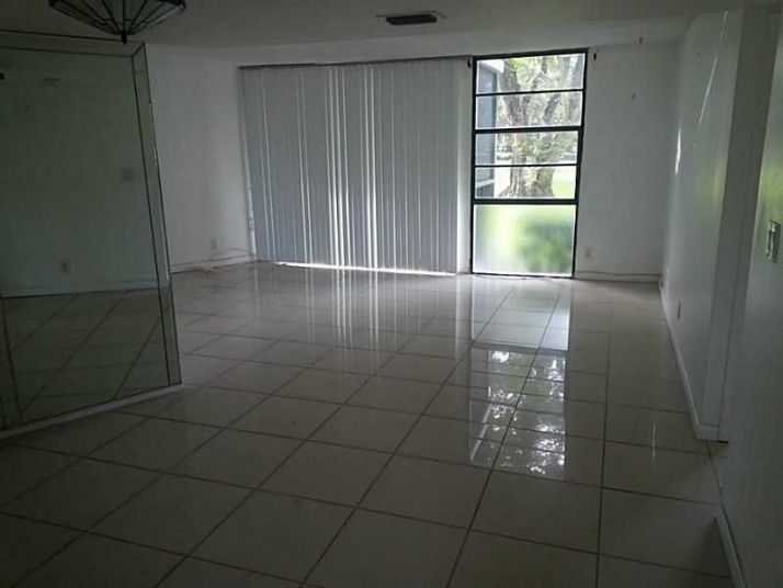 3475 N Country Club Dr # 105, Miami, FL 33180