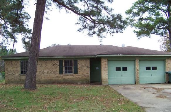 3325 Cecil Dr, Beaumont, TX 77706
