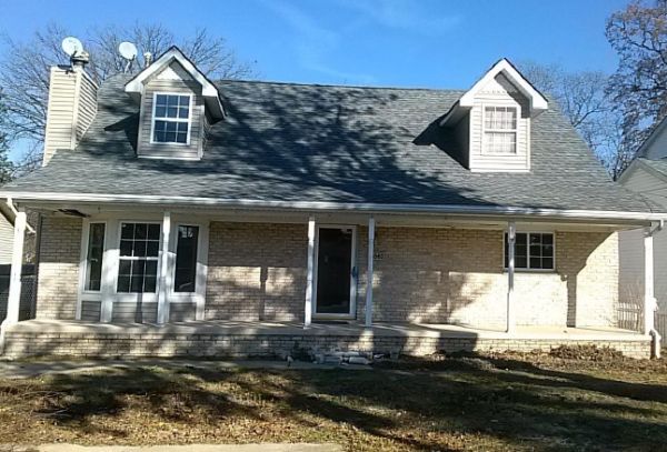 30563 Pointe Dr, Rockwood, MI 48173
