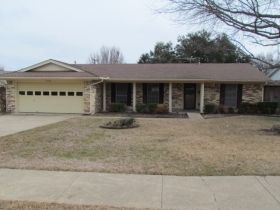 1324 Springbrook St, Mesquite, TX 75149